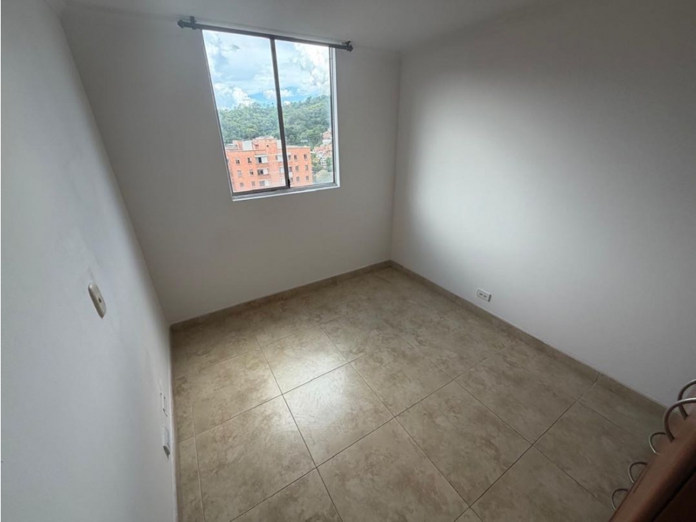 Apartamento en arriendo en Los Colores, Medellín · foto 10 de 14