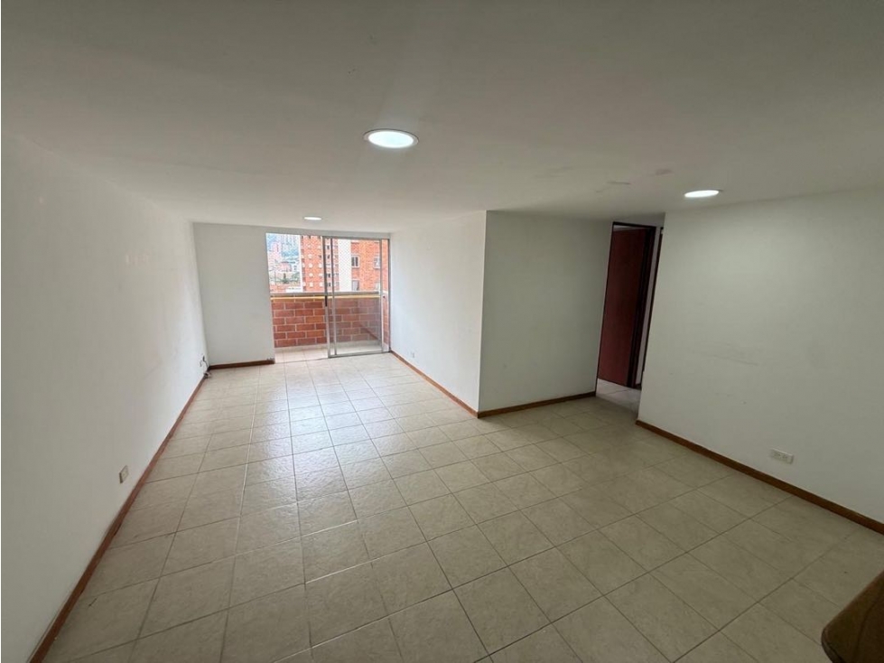 Apartamento en arriendo en Los Colores, Medellín · foto 4 de 16