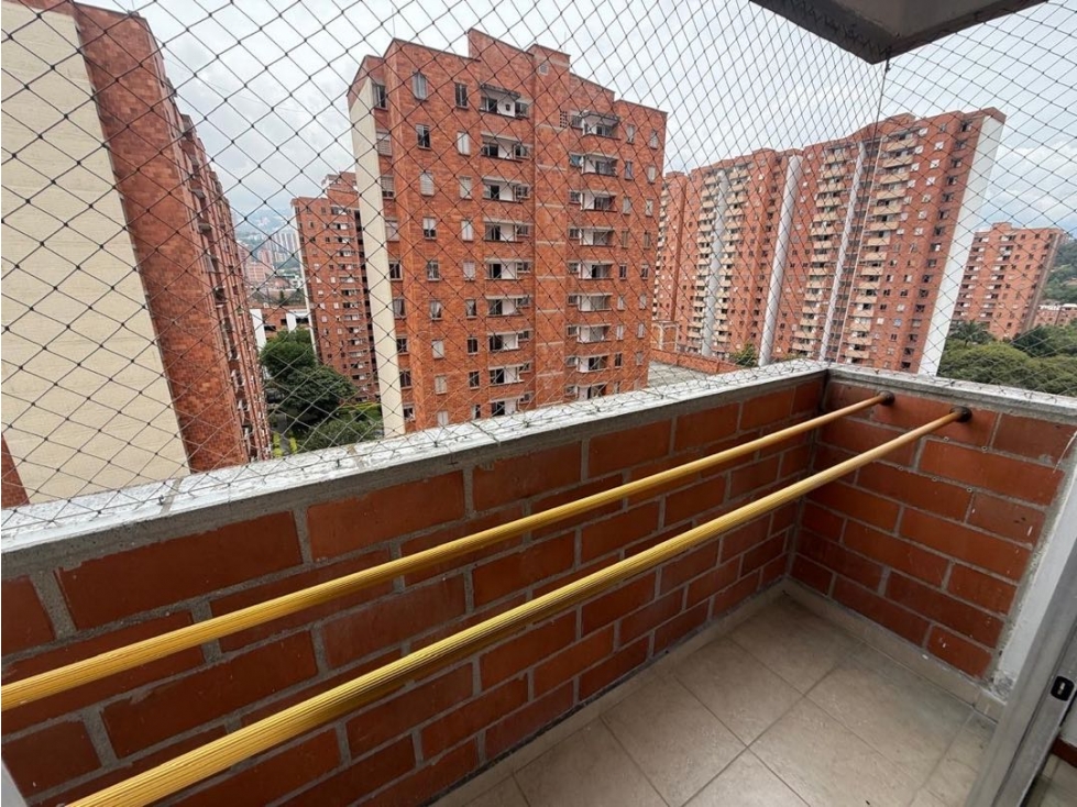 Apartamento en arriendo en Los Colores, Medellín · foto 5 de 16