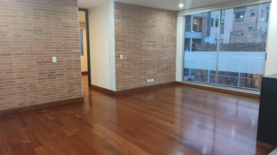 Apartamento de 2 alcobas en venta en Chicó Navarra, Bogotá, 83 m² · foto 2 de 21