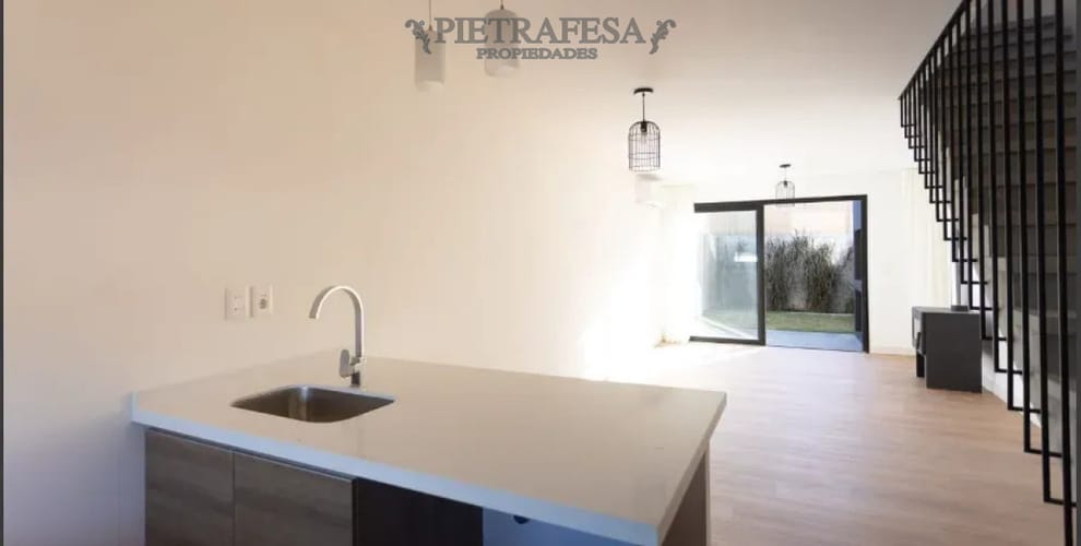 Casa en alquiler - 2 dormitorios - 1 baño - Cochera · Foto 7