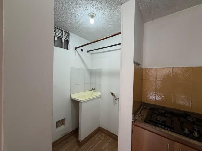 Apartamento de 3 alcobas en venta en Engativá, Bogotá, 66 m² · foto 3 de 16