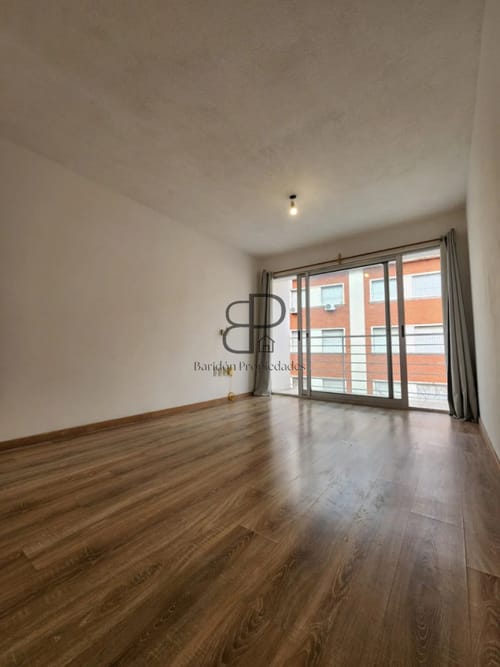 Alquiler Apartamento Monoambiente Grande Pocitos con Patio · Foto 1