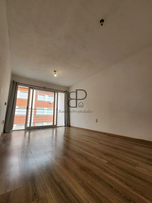 Alquiler Apartamento Monoambiente Grande Pocitos con Patio · Foto 3