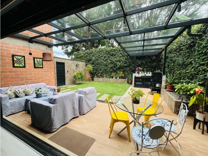 Casa de 4 alcobas en venta en La Visitación, Medellín, 245 m² · foto 2 de 24