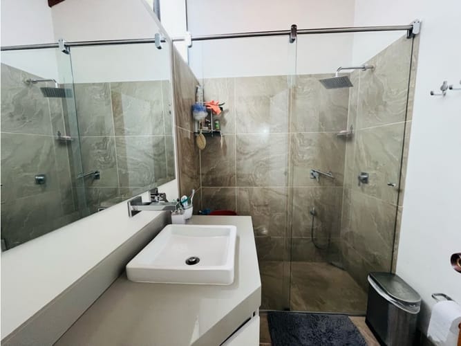 Casa de 4 alcobas en venta en La Visitación, Medellín, 245 m² · foto 13 de 24