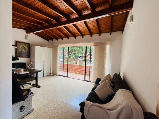 Casa de 4 alcobas en venta en La Visitación, Medellín, 245 m² · foto 17 de 24