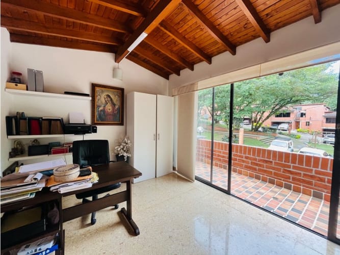Casa de 4 alcobas en venta en La Visitación, Medellín, 245 m² · foto 18 de 24