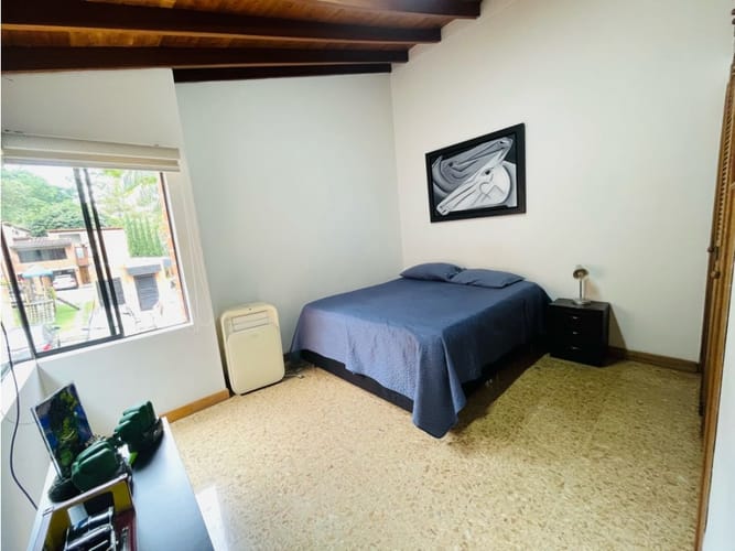 Casa de 4 alcobas en venta en La Visitación, Medellín, 245 m² · foto 23 de 24
