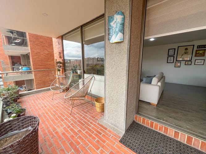 Apartamento de 3 alcobas en venta en Colina Campestre, Bogotá, 156 m² · foto 2 de 13
