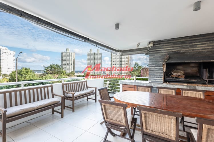 Apartamento en Venta 3 Dormitorios con Parrillero - Playa Mansa - Punta del Este