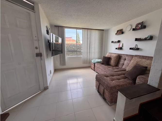Casa de 3 alcobas en venta en Conjunto Residencial La Finca Manzana 2, Madrid, 59 m² · foto 2 de 16