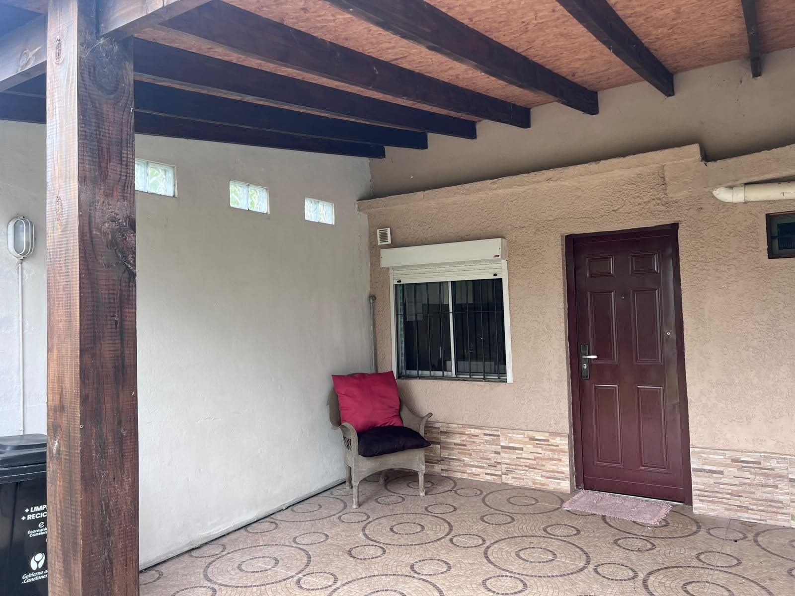 Casa en alquiler c/ cochera en Shangrilá