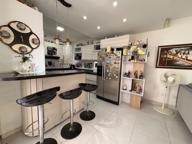 Casa de 3 alcobas en venta en El Castillo, Jamundí, 180 m² · foto 2 de 19