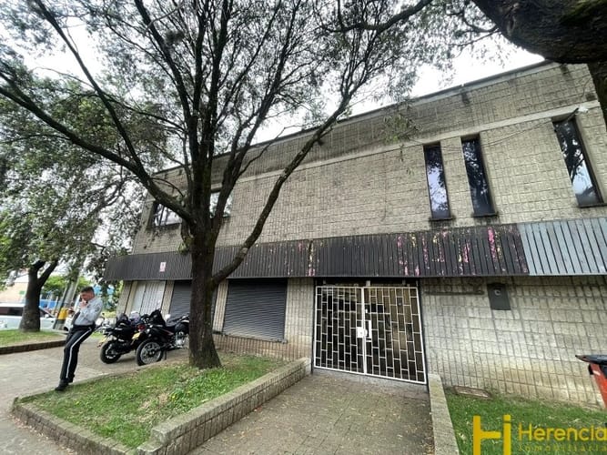 Bodega en arriendo en La Aguacatala, Medellín, 200 m² · foto 3 de 13