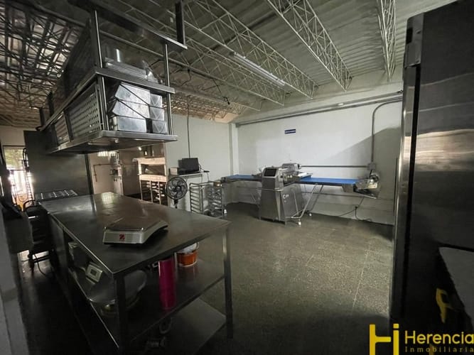 Bodega en arriendo en La Aguacatala, Medellín, 200 m² · foto 6 de 13