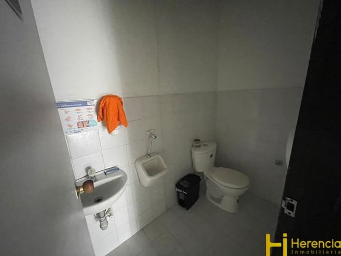 Bodega en arriendo en La Aguacatala, Medellín, 200 m² · foto 9 de 13