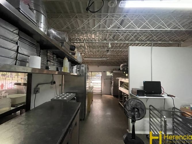 Bodega en arriendo en La Aguacatala, Medellín, 200 m² · foto 10 de 13