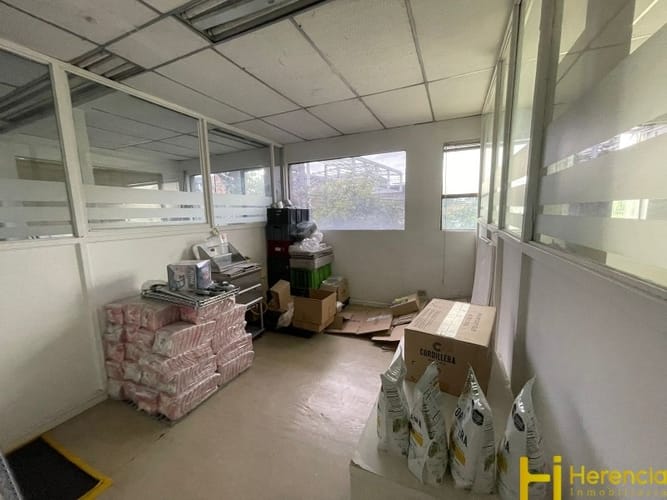 Bodega en arriendo en La Aguacatala, Medellín, 200 m² · foto 11 de 13