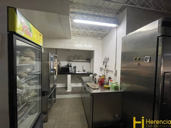 Bodega en arriendo en La Aguacatala, Medellín, 200 m² · foto 12 de 13