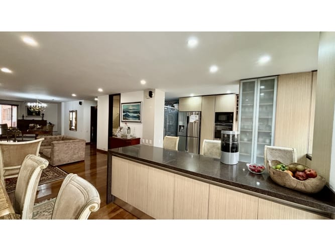 Apartamento de 2 alcobas en venta en Chicó Reservado, Bogotá, 189 m² · foto 4 de 17