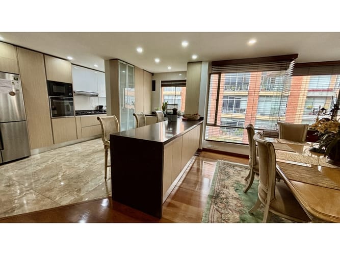 Apartamento de 2 alcobas en venta en Chicó Reservado, Bogotá, 189 m² · foto 6 de 17