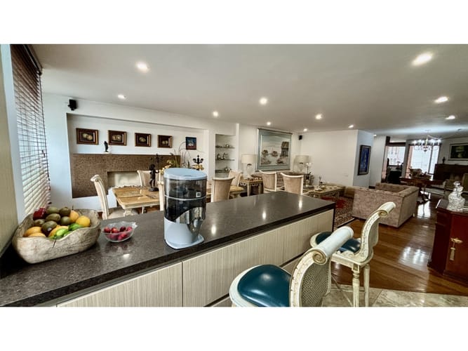 Apartamento de 2 alcobas en venta en Chicó Reservado, Bogotá, 189 m² · foto 7 de 17