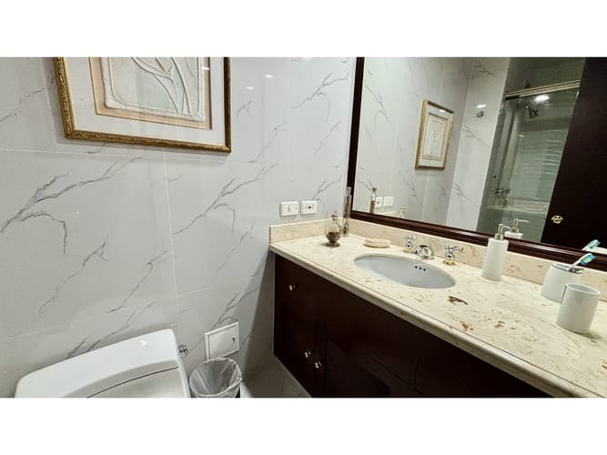 Apartamento de 2 alcobas en venta en Chicó Reservado, Bogotá, 189 m² · foto 16 de 17