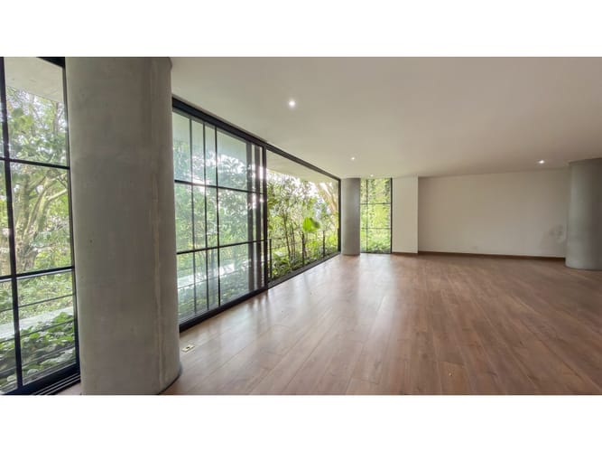 Apartamento de 3 alcobas en venta en El Poblado, Medellín, 335 m² · foto 2 de 20