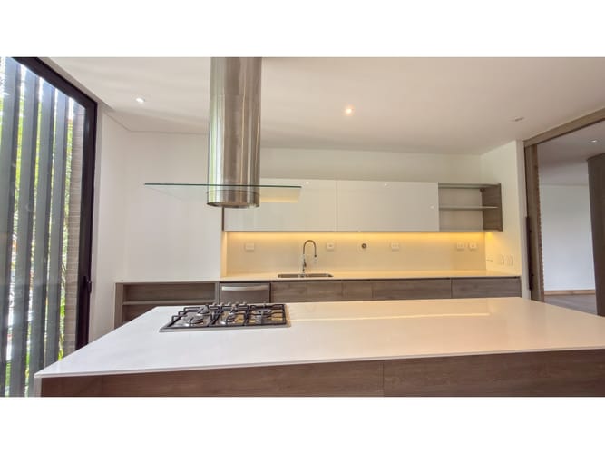 Apartamento de 3 alcobas en venta en El Poblado, Medellín, 335 m² · foto 9 de 20