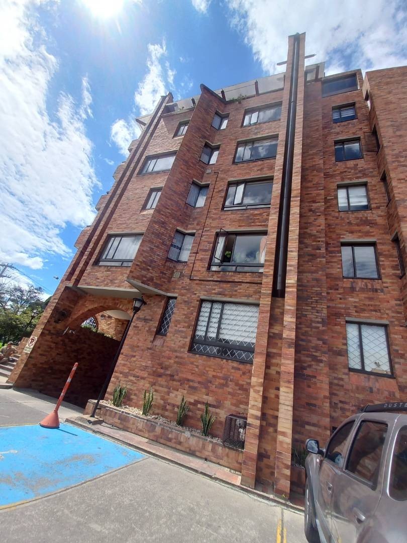Apartamento en venta en Alhambra, Bogotá · foto 2 de 17