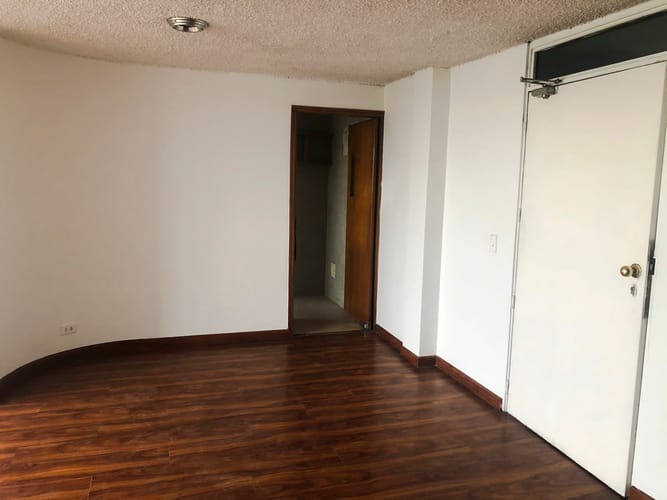 Apartamento de 3 alcobas en venta en Quinta Paredes, Bogotá, 78 m² · foto 2 de 9