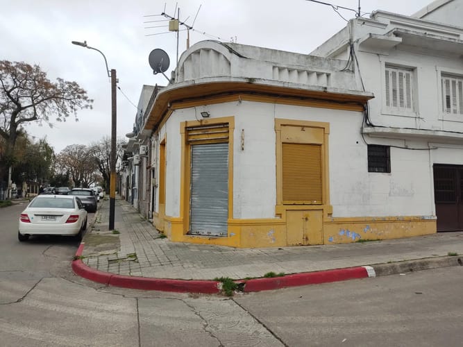 Alquiler De Local Comercial Sin Gastos Comunes En Unión · Foto 2