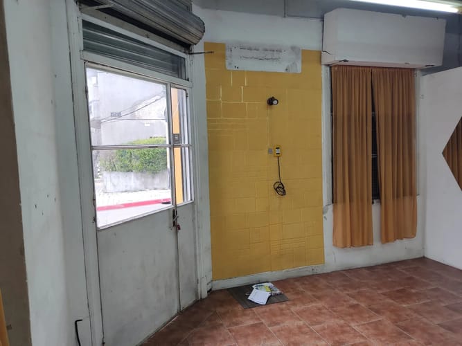 Alquiler De Local Comercial Sin Gastos Comunes En Unión · Foto 4