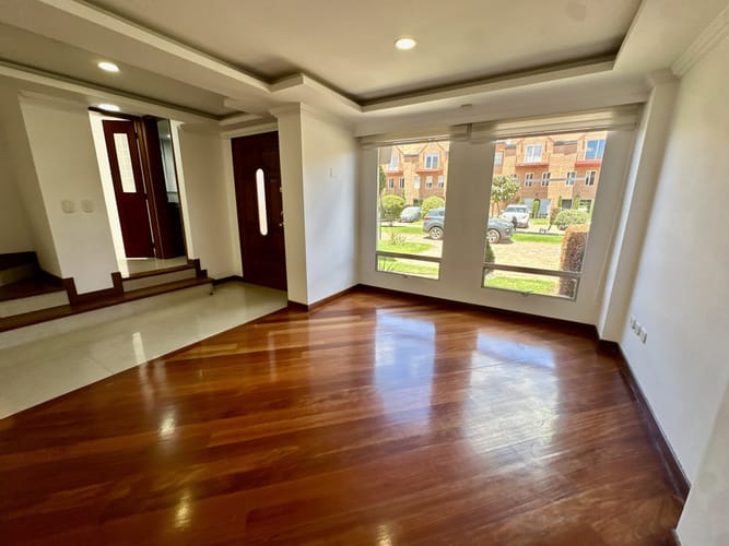 Casa de 4 alcobas en arriendo en Fredonia, Chía, 239 m² · foto 2 de 24