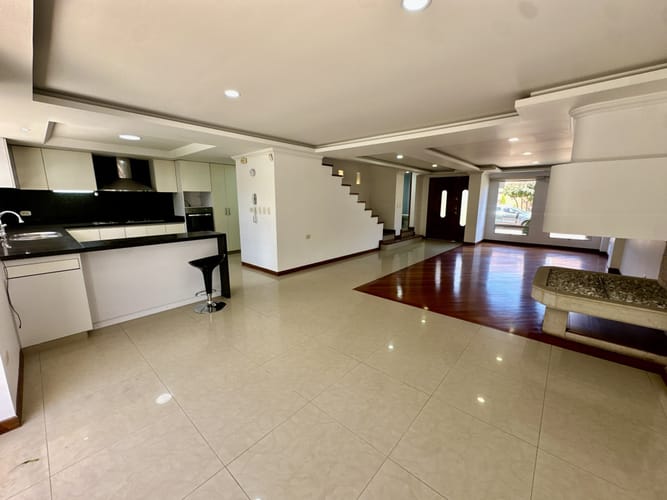 Casa de 4 alcobas en arriendo en Fredonia, Chía, 239 m² · foto 12 de 24
