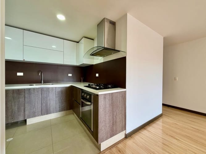 Apartamento de 2 alcobas en venta en Cedritos, Bogotá, 82 m² · foto 5 de 22