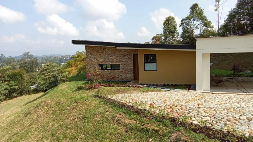 Finca en venta en El Carmen De Viboral, El Carmen de Viboral, 4440 m² · foto 3 de 17
