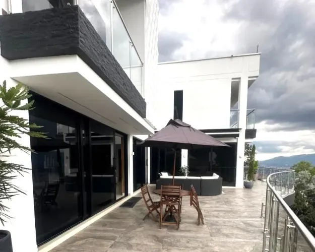 Casa de 5 alcobas en venta en Vía Las Palmas, Envigado, 1920 m² · foto 5 de 24