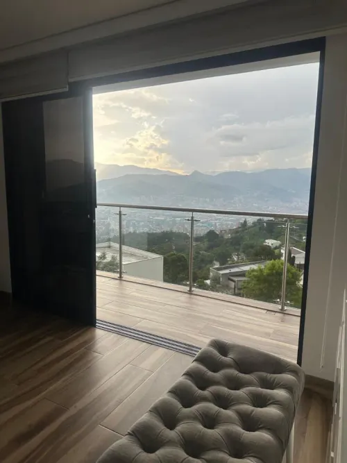 Casa de 5 alcobas en venta en Vía Las Palmas, Envigado, 1920 m² · foto 11 de 24