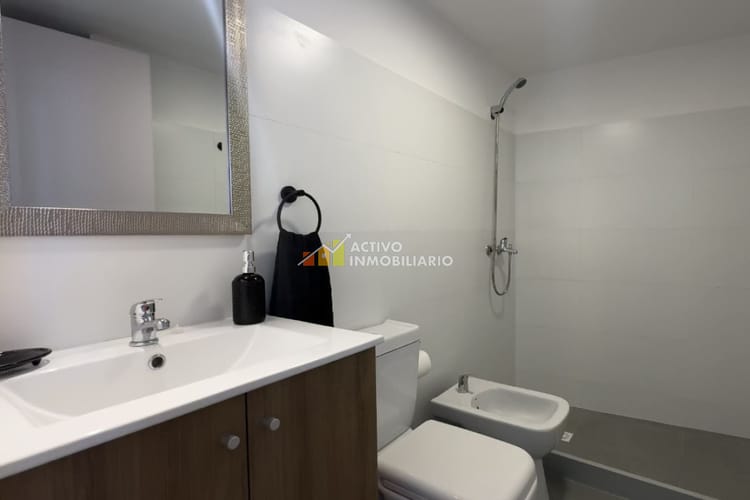 Alquiler apartamento amoblado 1 dormitorio + balcón + garage - Tres Cruces · Foto 8
