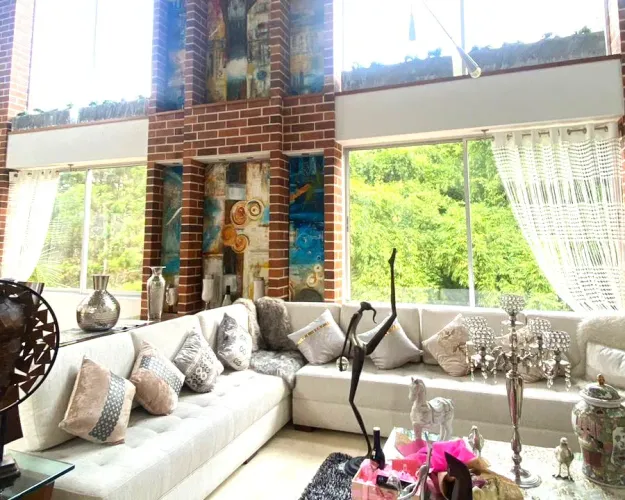 Casa de 6 alcobas en venta en Escobero, Envigado, 656 m² · foto 2 de 24