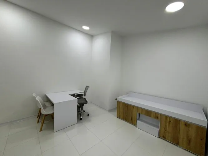 Consultorio en arriendo en Los Colores, Medellín, 12 m² · foto 2 de 24