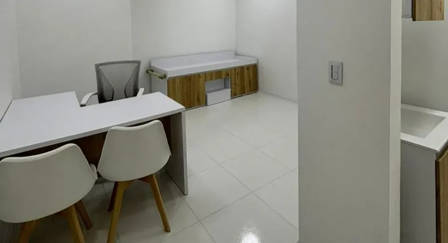 Consultorio en arriendo en Los Colores, Medellín, 12 m² · foto 3 de 24