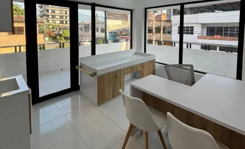 Consultorio en arriendo en Los Colores, Medellín, 12 m² · foto 5 de 24