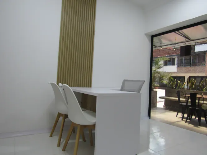 Consultorio en arriendo en Los Colores, Medellín, 12 m² · foto 17 de 24