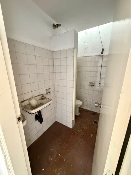 Alquilo excelente local esquina próximo al Palacio Legislativo de 50m2 · Foto 7