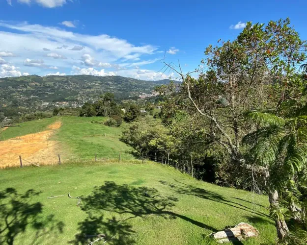 Lote en venta en El Zango, Guarne, 1663 m² · foto 2 de 11