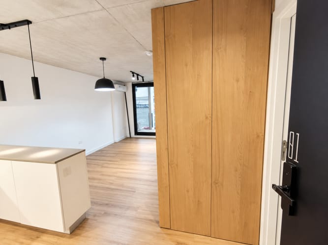 Alquiler Apartamento De 1 Dormitorio Con Balcón Al Frente En Centro · Foto 2