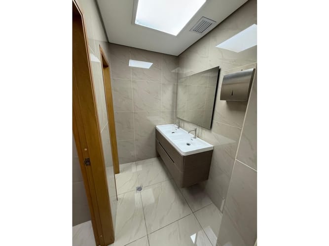 Oficina en arriendo en Noel, Medellín, 272 m² · foto 2 de 5